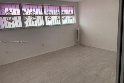 Снять в аренду кондоминиум в Норт-Майами-Бич, Флорида 1 спальня, № 1958026 - фото 22