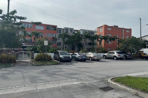 Снять в аренду кондоминиум в Норт-Майами-Бич, Флорида 1 спальня, № 1958026 - фото 3