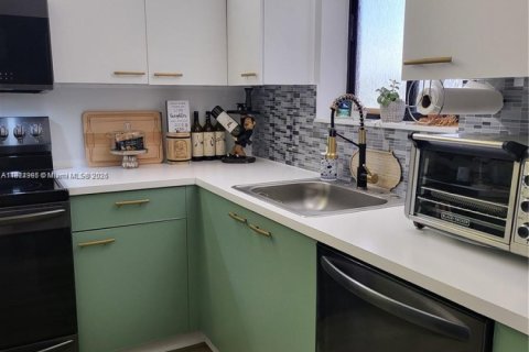 Condo in Lake Worth, Florida, 1 bedroom  № 1763154 - photo 10