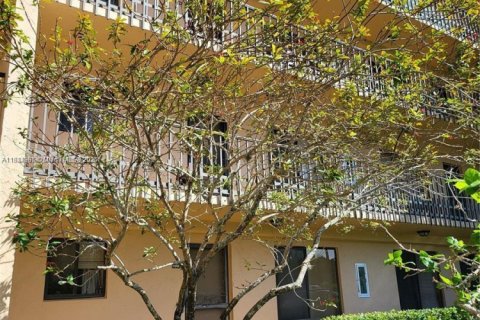 Condo in Lake Worth, Florida, 1 bedroom  № 1763154 - photo 1