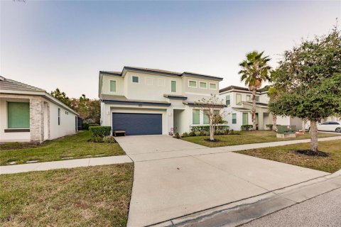 House in Kissimmee, Florida 6 bedrooms, 340.77 sq.m. № 2104071