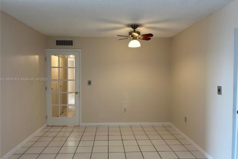 Copropriété à vendre à Miami, Floride: 2 chambres, 100.89 m2 № 2014232 - photo 7