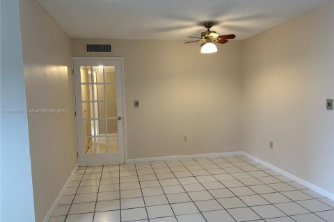 Copropriété à vendre à Miami, Floride: 2 chambres, 100.89 m2 № 2014232 - photo 5