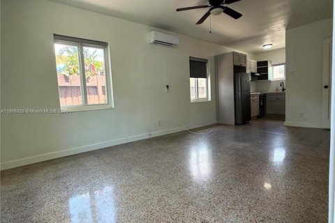 Villa ou maison à louer à Hollywood, Floride: 1 chambre, 217.48 m2 № 1897654 - photo 8