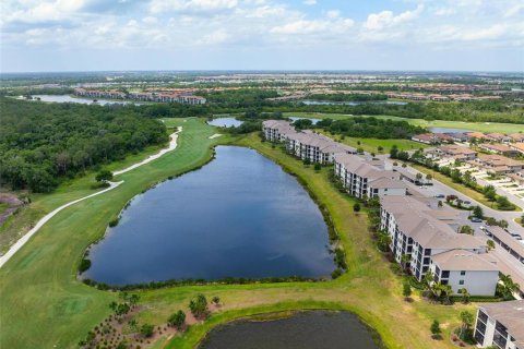 Condo in Bradenton, Florida, 2 bedrooms in LAKEWOOD NATIONAL  № 2202747 - photo 29
