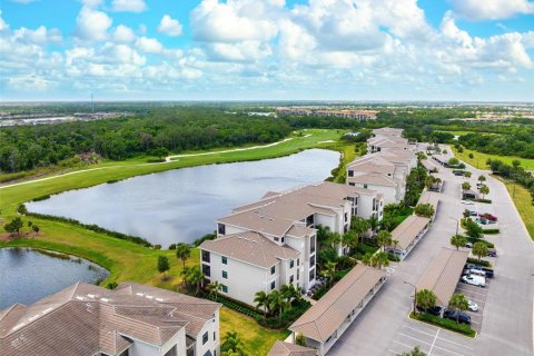 Condo in Bradenton, Florida, 2 bedrooms in LAKEWOOD NATIONAL  № 2202747 - photo 28