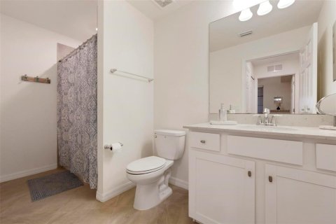 Condo in Bradenton, Florida, 2 bedrooms in LAKEWOOD NATIONAL  № 2202747 - photo 17