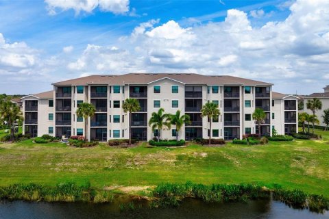 Condo in Bradenton, Florida, 2 bedrooms in LAKEWOOD NATIONAL  № 2202747