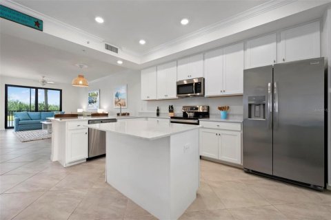 Condo in Bradenton, Florida, 2 bedrooms in LAKEWOOD NATIONAL  № 2202747 - photo 3