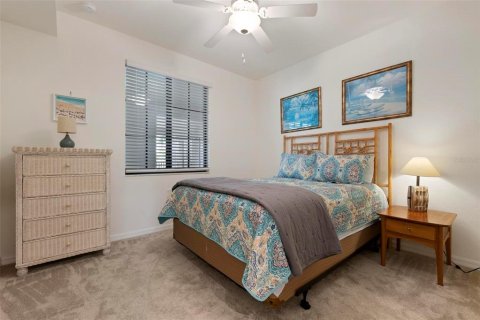 Condo in Bradenton, Florida, 2 bedrooms in LAKEWOOD NATIONAL  № 2202747 - photo 15