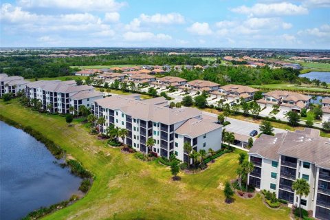 Condo in Bradenton, Florida, 2 bedrooms in LAKEWOOD NATIONAL  № 2202747 - photo 30