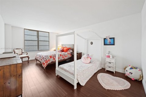 Condo in Sunny Isles Beach, Florida, 2 bedrooms  № 1863719 - photo 19