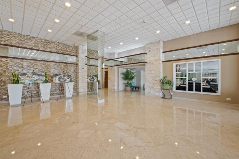 Condo in Sunny Isles Beach, Florida, 2 bedrooms  № 1863719 - photo 27