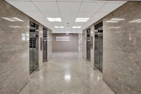Condo in Sunny Isles Beach, Florida, 2 bedrooms  № 1863719 - photo 28