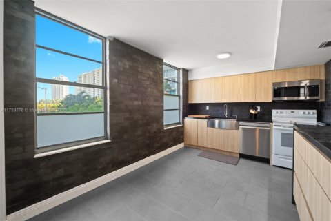 Condo in Sunny Isles Beach, Florida, 2 bedrooms  № 1863719 - photo 12