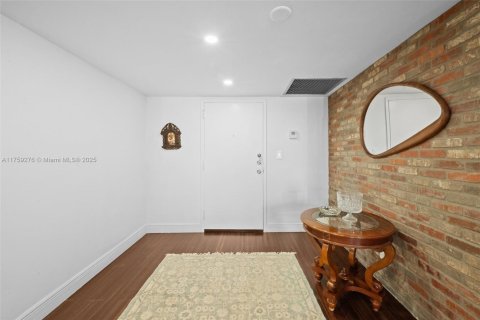 Condo in Sunny Isles Beach, Florida, 2 bedrooms  № 1863719 - photo 23