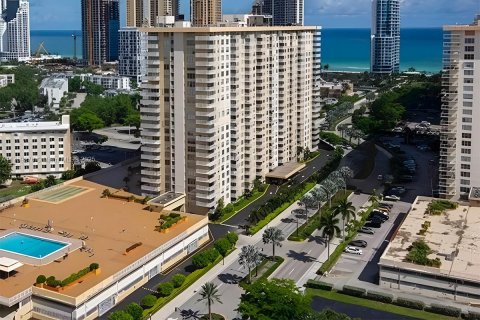 Condo in Sunny Isles Beach, Florida, 2 bedrooms  № 1863719 - photo 1