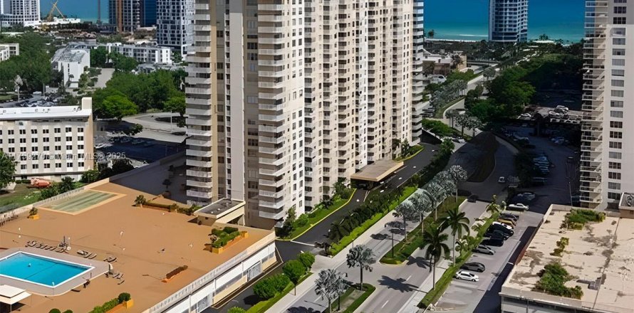 Condo in Sunny Isles Beach, Florida, 2 bedrooms № 1863719