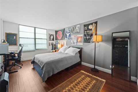 Condo in Sunny Isles Beach, Florida, 2 bedrooms  № 1863719 - photo 14