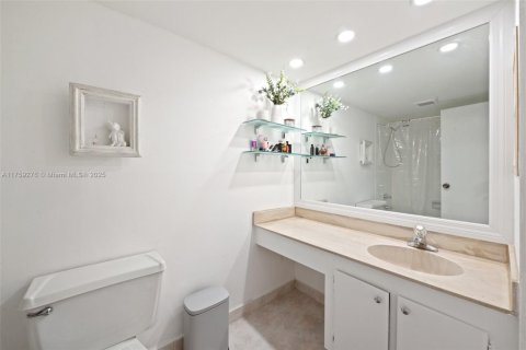 Condo in Sunny Isles Beach, Florida, 2 bedrooms  № 1863719 - photo 21