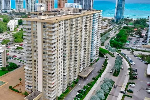 Condo in Sunny Isles Beach, Florida, 2 bedrooms  № 1863719 - photo 25