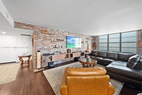 Condo in Sunny Isles Beach, Florida, 2 bedrooms  № 1863719 - photo 6