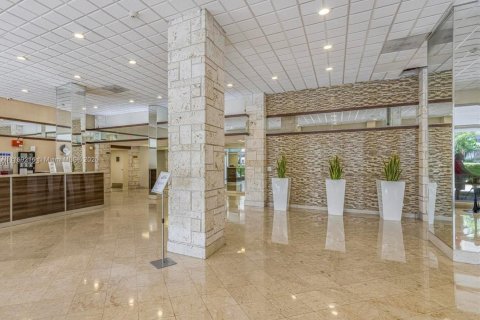 Condo in Sunny Isles Beach, Florida, 2 bedrooms  № 1863719 - photo 26