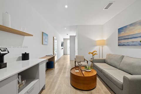 Estudio en el Condominio en Miami, Florida  № 2002005