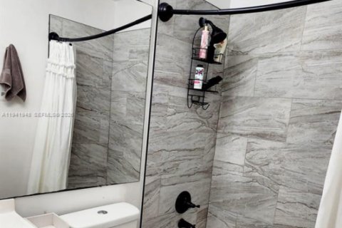 Купить кондоминиум в Пемброк-Пайнс, Флорида 2 спальни, 103.59м2, № 1998763 - фото 12