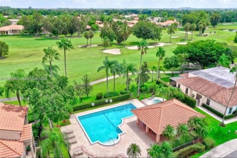 Купить кондоминиум в Пемброк-Пайнс, Флорида 2 спальни, 103.59м2, № 1998763 - фото 2