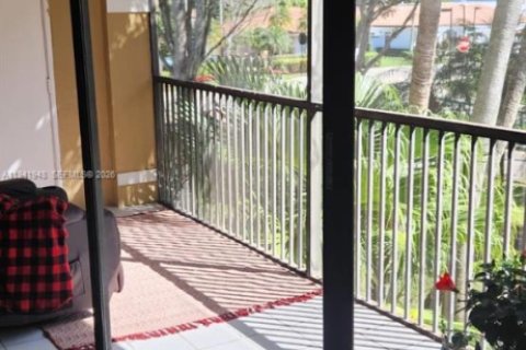 Купить кондоминиум в Пемброк-Пайнс, Флорида 2 спальни, 103.59м2, № 1998763 - фото 8