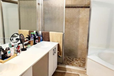 Купить кондоминиум в Пемброк-Пайнс, Флорида 2 спальни, 103.59м2, № 1998763 - фото 18