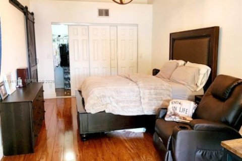 Купить кондоминиум в Пемброк-Пайнс, Флорида 2 спальни, 103.59м2, № 1998763 - фото 13