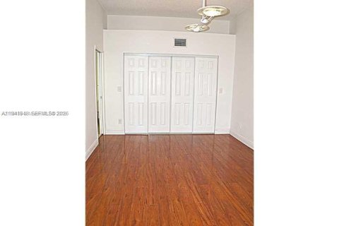 Купить кондоминиум в Пемброк-Пайнс, Флорида 2 спальни, 103.59м2, № 1998763 - фото 7