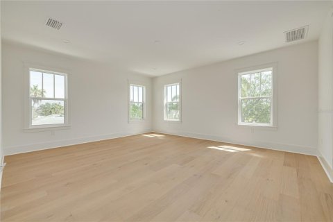 House in Saint Petersburg, Florida 5 bedrooms, 339.37 sq.m. № 1569864 - photo 21