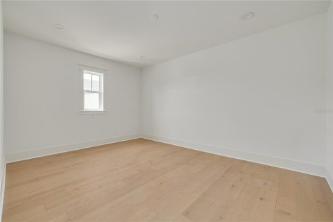 House in Saint Petersburg, Florida 5 bedrooms, 339.37 sq.m. № 1569864 - photo 27