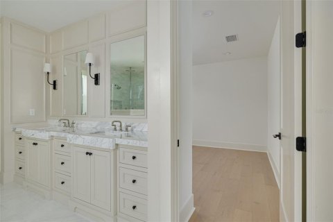 House in Saint Petersburg, Florida 5 bedrooms, 339.37 sq.m. № 1569864 - photo 23