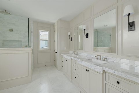 House in Saint Petersburg, Florida 5 bedrooms, 339.37 sq.m. № 1569864 - photo 24