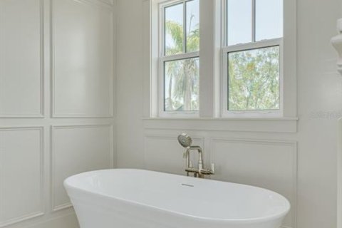 House in Saint Petersburg, Florida 5 bedrooms, 339.37 sq.m. № 1569864 - photo 26