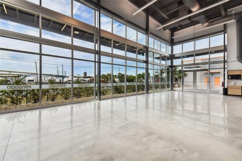 Commercial property in Tampa, Florida 111.48 sq.m. № 1815348 - photo 16