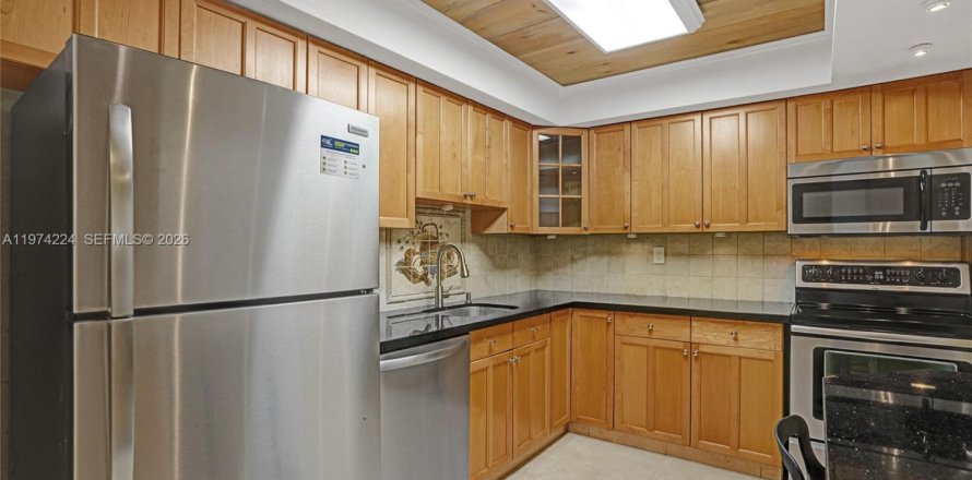 Townhouse in Aventura, Florida 3 bedrooms, 123.56 sq.m. № 2038397