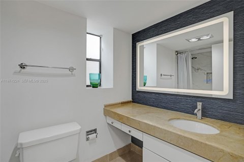 Townhouse in Aventura, Florida 3 bedrooms, 123.56 sq.m. № 2038397 - photo 20