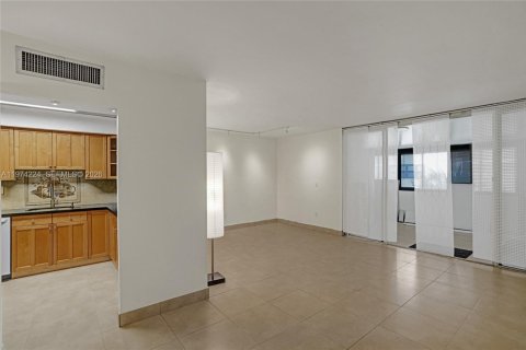 Townhouse in Aventura, Florida 3 bedrooms, 123.56 sq.m. № 2038397 - photo 6