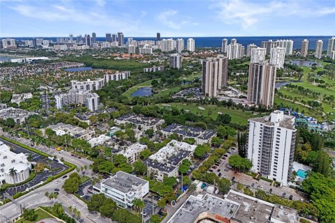 Townhouse in Aventura, Florida 3 bedrooms, 123.56 sq.m. № 2038397 - photo 28