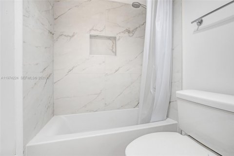 Townhouse in Aventura, Florida 3 bedrooms, 123.56 sq.m. № 2038397 - photo 19