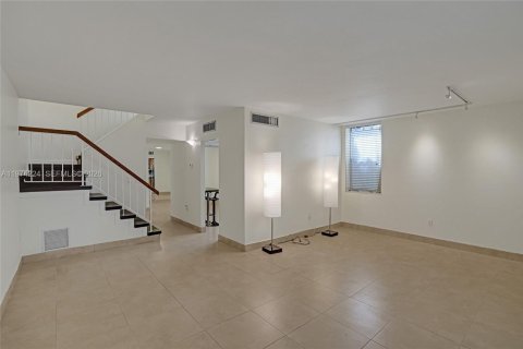 Townhouse in Aventura, Florida 3 bedrooms, 123.56 sq.m. № 2038397 - photo 7