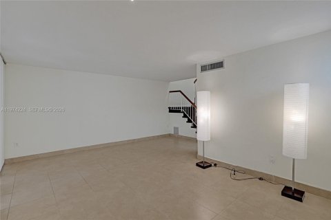 Townhouse in Aventura, Florida 3 bedrooms, 123.56 sq.m. № 2038397 - photo 8