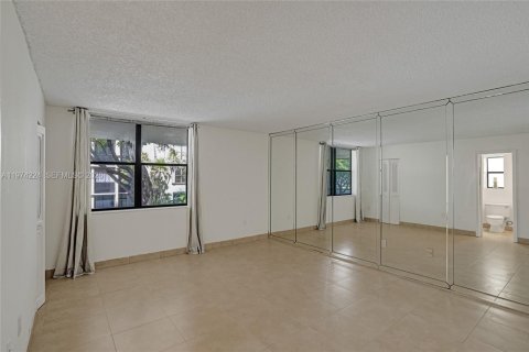 Townhouse in Aventura, Florida 3 bedrooms, 123.56 sq.m. № 2038397 - photo 13