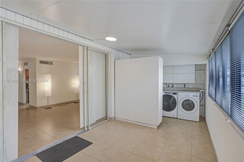 Townhouse in Aventura, Florida 3 bedrooms, 123.56 sq.m. № 2038397 - photo 22