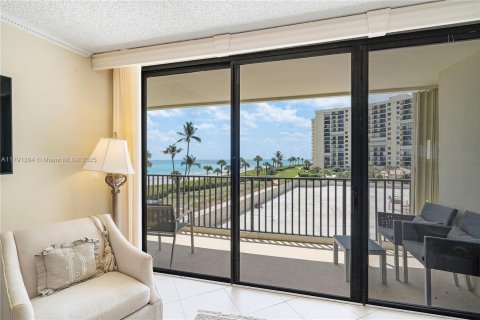 Condo in Jupiter, Florida, 2 bedrooms № 2054651 - photo 14